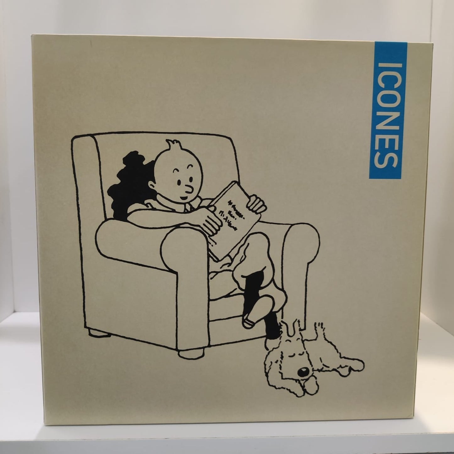 RESIN COLLECTIBLE: Icons - Tintin Red Armchair